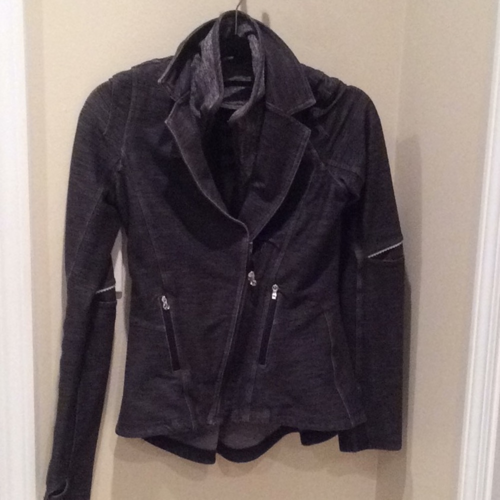 Lululemon size 4 double layer back ruffle jacket
